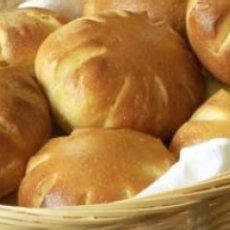 Passover Rolls Just made these - they are not smooth like this picture. TBA taste test results. Passover Rolls Recipe, Passover Rolls, Jewish Meals, Passover Bread, Unleavened Bread Recipe, Passover Ideas, Passover Food, Passover Meal, Passover Dinner