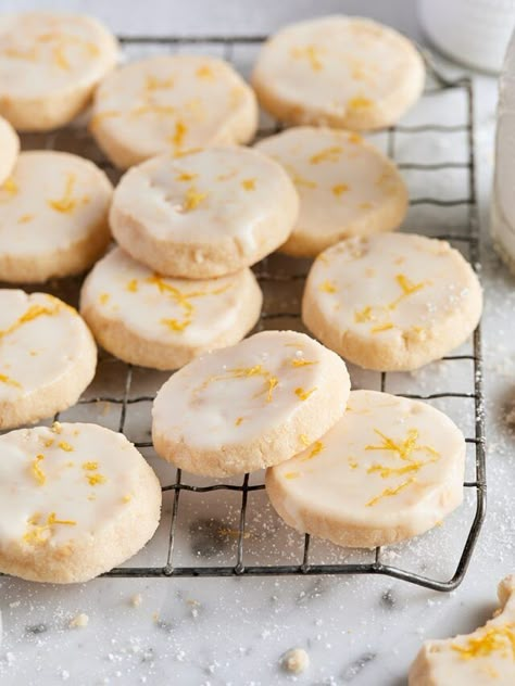 How to Make Buttery Lemon Shortbread Cookies - Tutti Dolci Baking Recipes Recipes To Bake, Butter Shortbread Cookies, Lemon Seasoning, Lemon Shortbread, Lemon Shortbread Cookies, Iced Oatmeal Cookies, Lemon Cookies Recipes, Best Holiday Cookies, Delicious Christmas Cookies