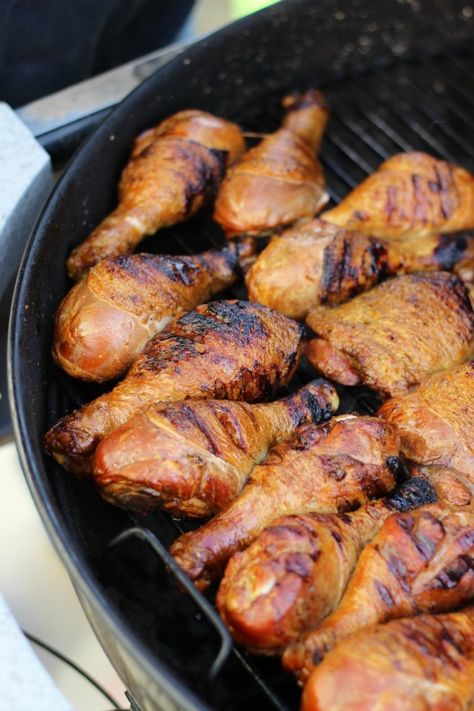 Charcoal Bbq Recipes, Charcoal Grill Recipes, Charcoal Grilled Chicken, Easy Steak Marinade Recipes, Steak Marinades, Grilled Chicken Drumsticks, Bbq Chicken Drumsticks, Grilled Chicken Legs, Bbq Chicken Legs