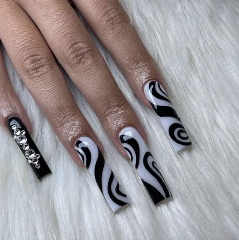 Abstract Nails Black, Black And White Swirl Nails, White Swirl Nails, Cat Claw Nails, Black And White Swirl, Abstract Nails, Acrylic Toe Nails, Long Acrylic Nail Designs, Claw Nails