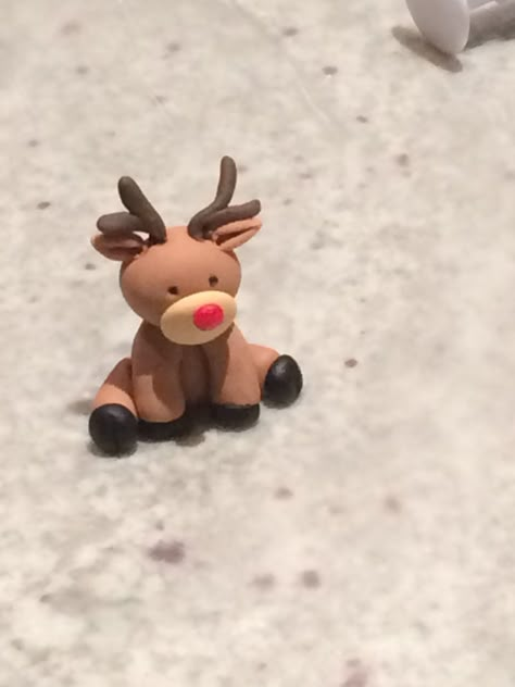 Christmas Clay Figurines, Modeling Clay Christmas Ideas, Modeling Clay Christmas Ornaments, Polymer Clay Reindeer, Christmas Clay Figures, Christmas Fimo Ideas, Modeling Clay Christmas, Fondant Reindeer, Fimo Christmas Decorations