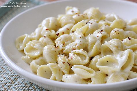 The easiest Alfredo- made with real ingredients and ready in under 10 minutes! #pasta Hot Pasta Dishes, Cheap Pasta, Creative Dinners, Seafood And Pasta, Velveeta Shells And Cheese, Quick Supper Ideas, Pot Luck Dishes, Meatloaf Stuffed, Noodle Sauce