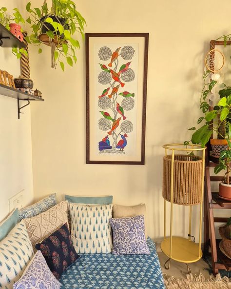 For the love of Gond art and block prints 💙 I love how the birds and handmade patterns in the wall art and the bootis of the bed linen come together as a mish mash of complementing patterns in my meditation corner. Incorporating these nature inspired motifs in our home is my go-to decor mantra, they bring peace and sukoon to the nature lover in me. -All my block print linen is from local markets of Jaipur, my all time favorite city . -Wall art is bought and framed from Bhopal. -Inhale exh... Colourful Homes, Bohemian Apartment, Gond Art, Indian Room Decor, Cozy Den, Meditation Corner, Mish Mash, Indian Home, Indian Home Decor