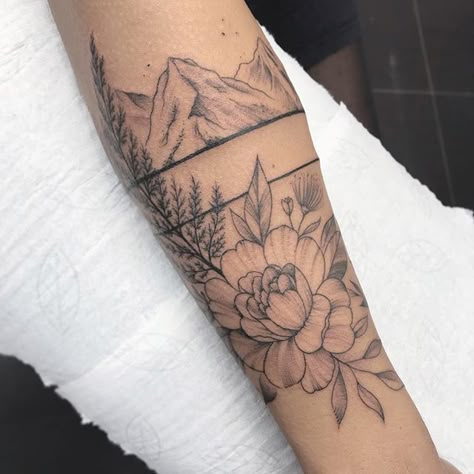 BEKSI (@beksi_tattoos) • Instagram photos and videos Natur Tattoo Arm, Tattoo Family, Feminine Tattoo Sleeves, Tattoos For Women Half Sleeve, Woman Tattoo, Floral Tattoo Sleeve, Family Tattoo, Forearm Tattoo Women, Delicate Tattoo