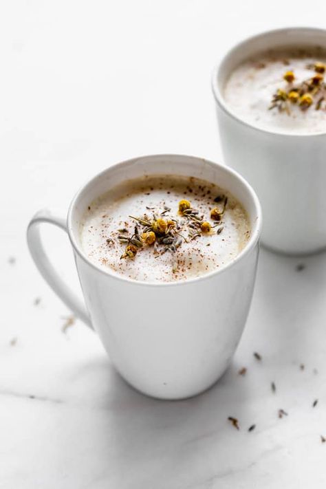 This Lavender London Fog is the perfect soothing latte, made with a hint of lavender and chamomille for a floral creamy drink! #vegan #glutenfree #londonfog #latterecipe Tea Lattes, Turmeric Milk, Vegan Drinks, Turmeric Tea, Latte Recipe, Tea Latte, Chamomile Tea, Chai Latte, Sleep Better