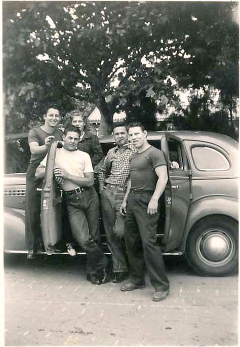 ROCKABILLY MEN SMOKING CIGARS BY HOT ROD VINT. 30'S Hot 30s Men, Greaser Guys, Car Pose, Rockabilly Men, 1950s Rockabilly, Car Poses, Real Man, Retro Outfits, Hot Rod