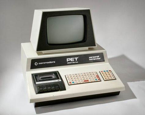 Commodore Pet 2001 Series personal computer | Science Museum Group Collection Commodore Computers, Alter Computer, Computer History Museum, Old Computer, Computer History, 8 Bits, Computer Art, Old Computers, Science Museum