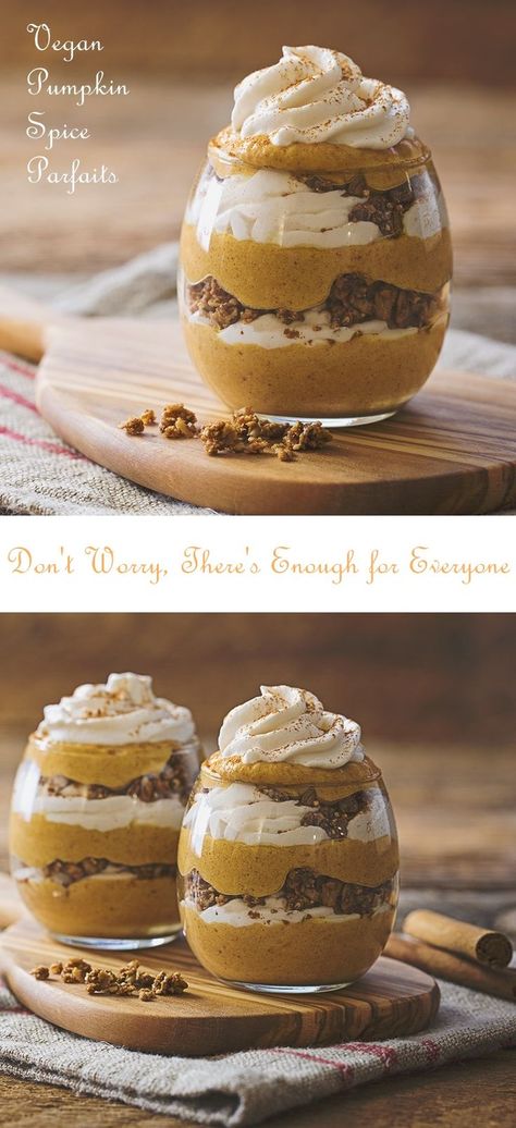 Vegan Pumpkin Spice Parfaits Recipe - Amazing layers of dairy-free spiced pumpkin mousse, coconut whip and gluten-free granola. @sodelicious Low Carb Vegan Breakfast, Healthy Vegan Dessert, Coconut Whip, Cheesecake Vegan, Vegan Pumpkin Spice, Pumpkin Mousse, Gluten Free Granola, Parfait Recipes, Desserts Vegan