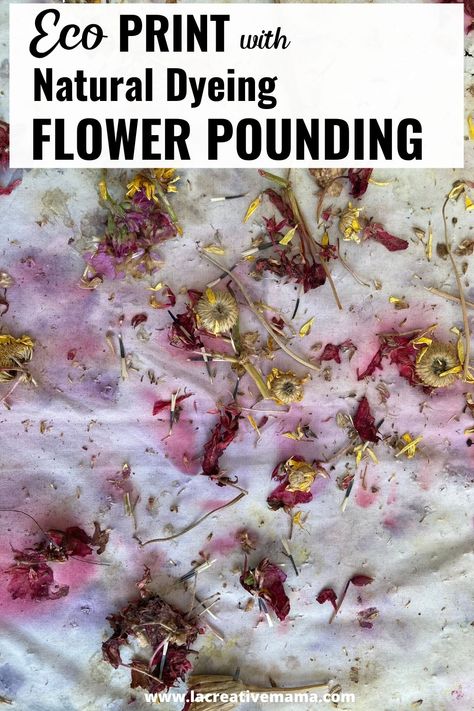 How To Eco Print On Fabric, Dyeing With Flowers, Flower Dyed Fabric, Fabric Dyeing Techniques Tutorials, Flower Pounding On Fabric, Flower Dyeing, Eco Painting, Eco Printing Tutorial, Pounded Flowers