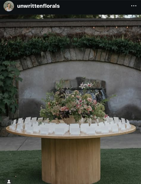 Seating Ideas For Wedding, Wicker Lanterns, Round Wedding Tables, Wedding Flower Trends, Table Seating Chart, Taylor Wedding, Card Displays, Portugal Wedding, Wedding Moodboard