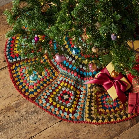 Christmas Decor Ideas Christmas Tree, Colorful Tree Skirt, Crochet Christmas Tree Skirt, Crochet Christmas Tree, Nostalgic Christmas, Sundance Catalog, Christmas Inspo, Crochet Christmas, Merry Little Christmas