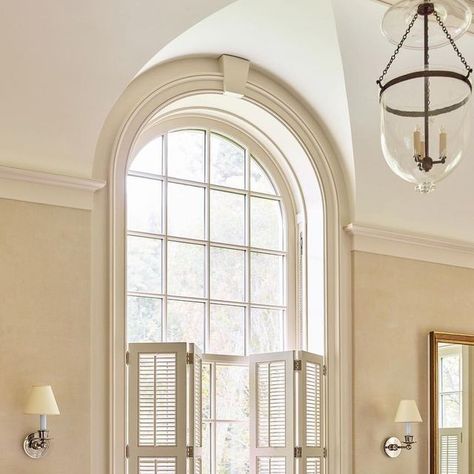 Timeless Home on Instagram: "In this luxurious guest bath, double vanities flank a tub set against an arched window. Underfoot, a patterned rug layered over wood floors offers a soft, warm feel. Design: @gpschafer. Styling: @helencrowther. 📷: @ericpiasecki." Double Vanities, Timeless Home, Patterned Rug, Layered Rugs, Arched Windows, Guest Bath, Double Vanity, Wood Floors, Vanity