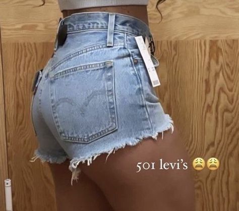 Levi 501 Jean Shorts Women Outfit, Levi’s Shorts Aesthetic, Summer Shorts 2024, Levi 501 Shorts Outfits, Where To Get Jean Shorts, Green Outfit Ideas Casual, Where To Buy Jean Shorts, Levi’s 501 Shorts, Outfit Ideas With Jean Shorts