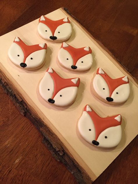 Yummy fox cookies Fox Cookies Decorated, Fox Cookies, Star Cookies, Camp Ideas, Cookies Decorated, Icing Cookies, The Little Prince, Woodland Baby, Baby Shower Woodland