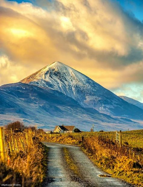 Croagh Patrick, Celtic Nations, Mountain Mural, British Countryside, Emerald Isle, Pilgrimage, Forks, Nature Pictures, Where To Go