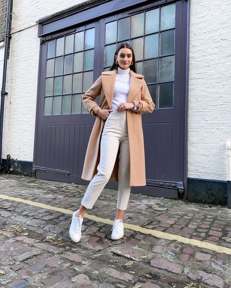 Camel coat. White roll neck top. Zara high waisted cream trousers. Veja esplar trainers. Get outfit links here: http://liketk.it/354Ls High Neck Top Outfit, Cream Trousers Outfit, White Tops Outfit, Fall Business Casual Outfits, Veja Esplar, Outfit Links, Cream Trousers, First Monday, Roll Neck Top