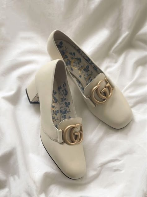 Dress Couture, Dr Shoes, Shoes Heels Classy, Funky Shoes, Fancy Shoes, Girly Shoes, Shoe Inspo, Aesthetic Shoes, Swag Shoes