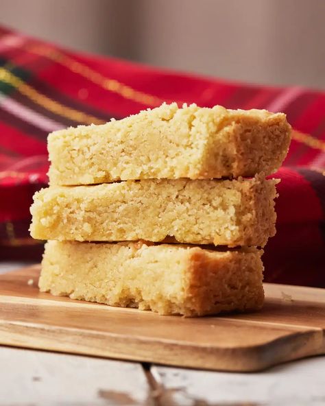 Scottish Holiday Recipes, Scottish Shortbread Recipe, Traditional Scottish Shortbread, Traditional Shortbread Recipe, Pistachio Shortbread Cookies, Best Shortbread Cookie Recipe, Shortbread Recipe Easy, Pistachio Shortbread, Scottish Shortbread Cookies