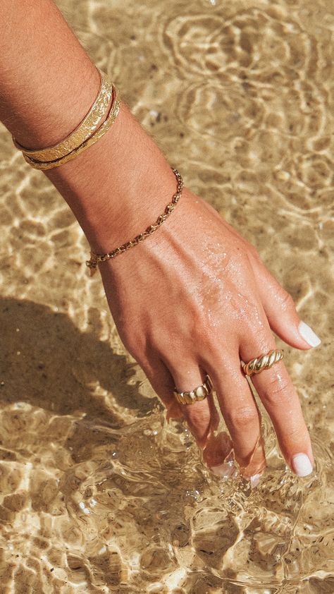 Arms Of Eve, Jewellery Shoot, Golden Jewellery, Creative Jewelry Photography, Gold Chic, Jewelry Photography Styling, Creative Portrait Photography, Beach Shoot, Jewelry Beach