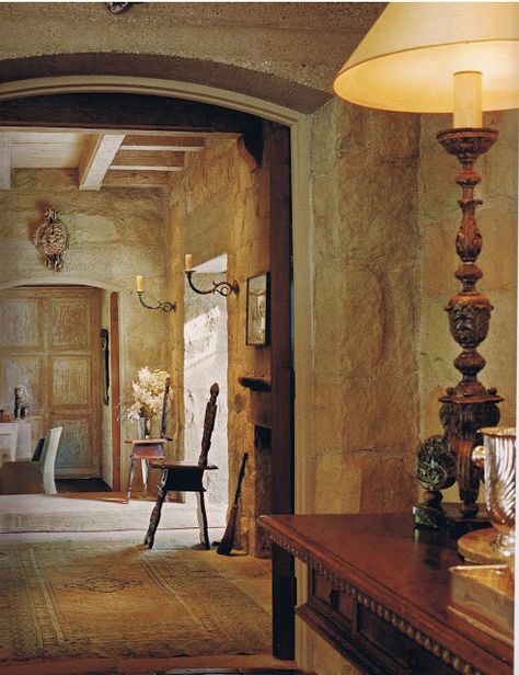 John Saladino, Italian Country House, Italian House, Tuscan Design, Casa Country, Stone Cottage, Antique Interior, Mediterranean Home, Tuscan Style