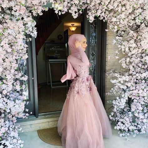 Hijabi Prom Dress, Hijab Engagement Dress, Batul Bazzi, Hijab Prom Dress, Muslim Prom Dress, Party Dress Inspiration, Princess Evening Dress, Mom Wedding Dress, Wedding Event Dresses