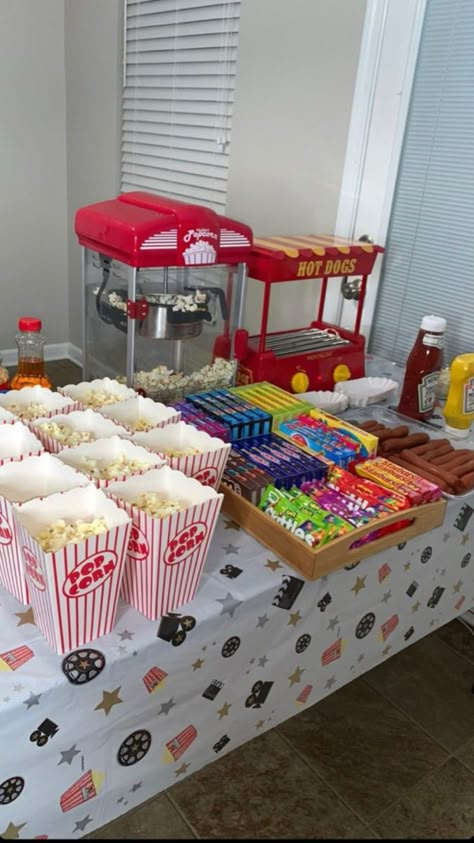 Movie Night Fundraiser, Movie Night Outdoor, Teen Movie Night, Kids Movie Party, Movie Night Birthday Party Ideas, Movie Theatre Birthday Party, Movie Night Party Decorations, Indoor Movie Night, Family Movie Night Snacks