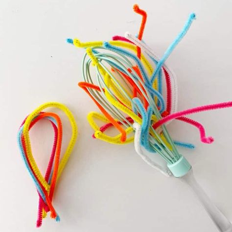 KITCHEN WHISK BABY FINE MOTOR SKILLS SENSORY ACTIVITY - Hello Wonderful Mess Free Toddler Activities, Montessori Baby Activities, Baby Development Activities, Hello Wonderful, Kitchen Whisk, Infant Sensory Activities, Infant Room, Montessori Diy, Easy Toddler Activities