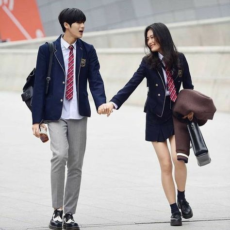 Korean Uniform School, Ulzzang Korea, School Uniform Fashion, Korean Best Friends, School Uniform Outfits, Ulzzang Couple, Korean Couple, Korean Aesthetic, Uniform Fashion