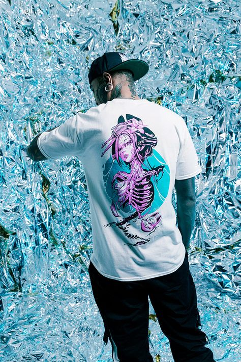 Don´t lose your head over our incredible Namakubi Tee.  This mysterious Stay Cold x Cheyenne shirt comes with front back and sleeveprints.  It is inspired by japanese yakuza traditions and designed by tattoo artist Hori Benny. Japanese Yakuza, Stay Cold Apparel, Tattoo Clothing, Tattoo T Shirts, Dark Tattoo, Tees For Men, Stay Cold, Tattoo Artist, Traditional Tattoo