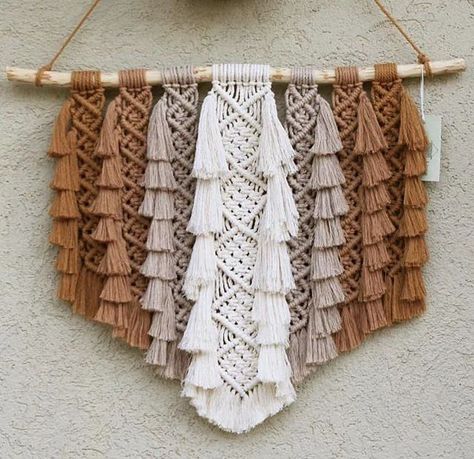 Homemade Dream Catchers, Vendor Market, Macrame Inspiration, Macrame Wall Hanging Tutorial, Macrame Dream Catcher, Dream Catcher Native American, Macrame Wall Hanging Patterns, Macrame Patterns Tutorials, Macrame Plant Hangers