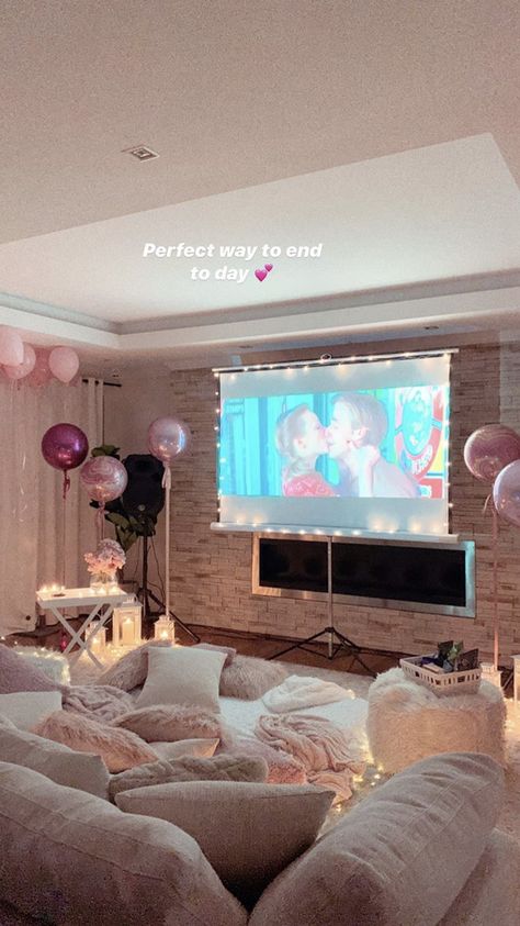 Party Ideas Sleepover, 19th Birthday Party Ideas, Movie Night Birthday Party Ideas, Sweet 16 Sleepover, 19th Birthday Party, 16 Party Ideas, Ideas Sleepover, Birthday Party Adult, Sweet 16 Party Ideas