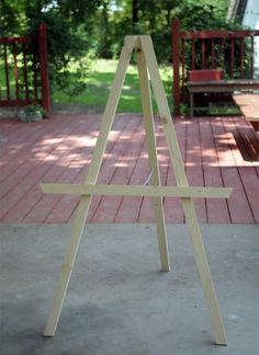 Instructions for how to build a DIY Kids' Art Easel - by Kaelah Bee Kids Art Easel, Diy Easel, Diy Kids Art, Wood Easel, Woodworking Projects For Kids, Woodworking For Kids, Wooden Easel, Art Easel, Easels