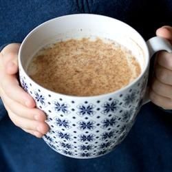 Dreamy Nighttime Drink: 1 cup (almond) milk, 1 tsp honey, 2 drops vanilla extract or 1 pump vanilla syrup, 1 pinch ground cinnamon.  Heat milk until the milk is hot and begins to foam. Stir in honey and vanilla, then sprinkle with cinnamon before serving. Colleen Note:  I made this drink tonight and it tasted good. Perfect for Fall evenings just before bedtime. Nighttime Drink, Healthy Bedtime Snacks, Think Food, Smoothie Drinks, Slushies, Ground Cinnamon, Frappe, Almond Milk, Yummy Drinks