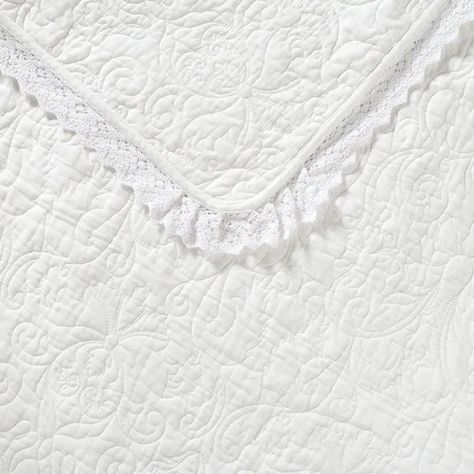 Laura Ashley Heirloom Crochet Cotton Reversible White Quilt Set - On Sale - Bed Bath & Beyond - 14653287 White Quilt Bedding, Heirloom Crochet, Laura Ashley Bedding, White Bedspreads, Pretty Crochet, Crochet White, Simply Shabby Chic, Cottage Charm, Crochet Lace Edging