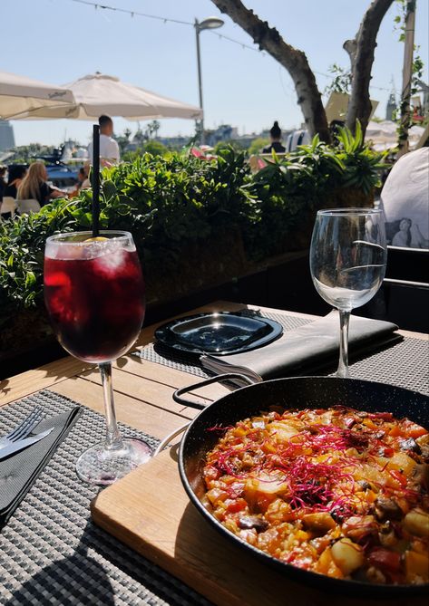 had a glass of sangria & vegetable paella by the sea - there’s not much more a girl could ask for! Sangria, Rose Wine, Alcoholic Drinks, Drinks, Ethnic Recipes, Glass