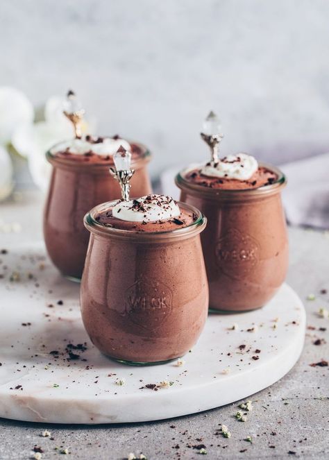 ... vegan chocolate mousse acquafaba ... #vegan Vegan Mouse Chocolate, Aquafaba Mousse, Aquafaba Chocolate Mousse, Aqua Faba, Vegan Chickpea Recipes, Healthy Chocolate Mousse, Vegan Chocolate Mousse, Mousse Chocolate, Fluffy Light