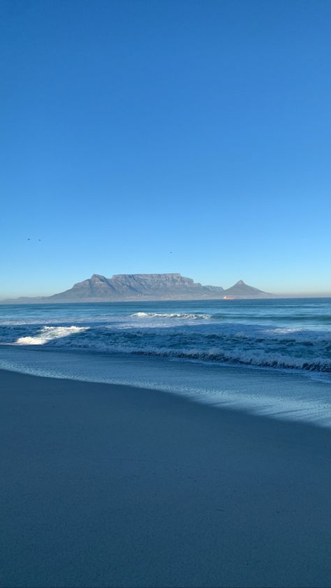 Exterior House Lights, Table Mountain Cape Town, Houses By The Beach, Cape Town Travel, Mountain Aesthetic, Beach Instagram Pictures, Vacation Mood, Table Mountain, Sunset Landscape