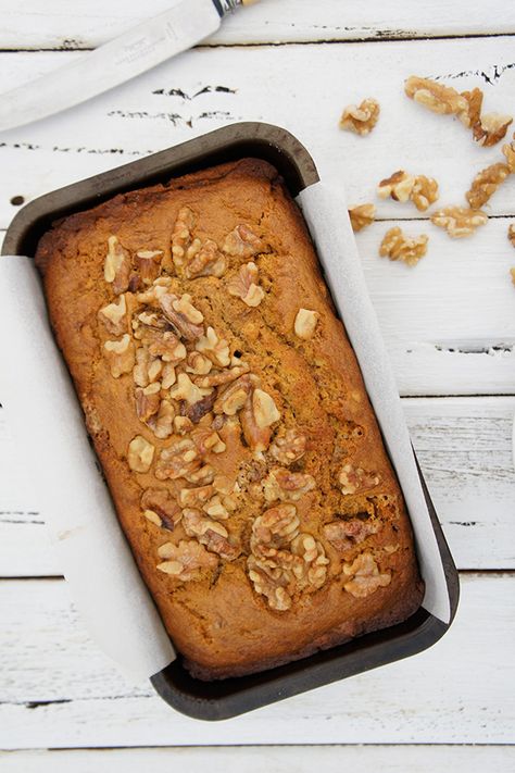 We love the nutty flavour of ber31299's 5-star Banana and Walnut Cake. YUM! Banana And Walnut Loaf, Banana Cake With Walnuts Recipe, Banana And Walnut Cake, Banana Walnut Cake Recipe, Fresh Summer Meals, How To Freeze Carrots, Freezing Carrots, Molten Cakes, Aussie Recipes