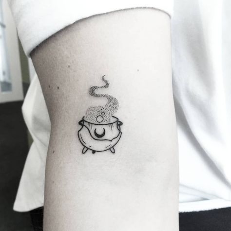 Couldren Tattoo, Halloween Flash Tattoo, Nz Tattoo, Mini Cauldron, Halloween Flash, Petit Tattoo, Witch Tattoo, Kawaii Tattoo, Intricate Tattoo