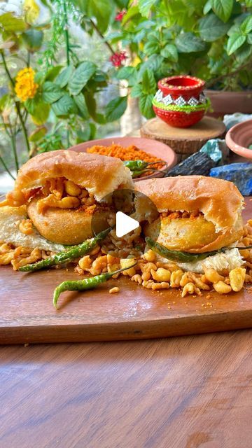 Vada pav Spicy Chutney, Chilli Paste, Mustard Seeds, Boiled Potatoes, Recipe Ingredients, Curry Leaves, Secret Ingredient, Lime Juice, Taste Buds