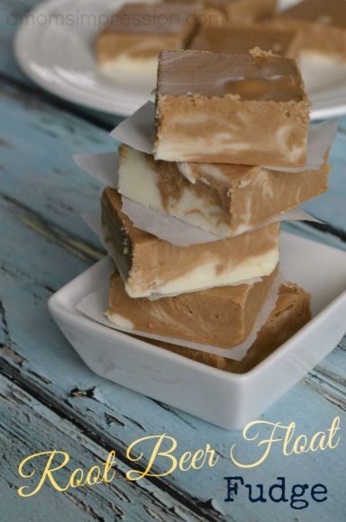 Root Beer Float Fudge - an easy recipe for any root beer lover! Root Beer Float Pie, Root Beer Float Recipe, Float Recipes, Homemade Fudge Recipes, Fudge Recipes Easy, Cooking Challenge, Beer Float, Butter Fudge, Homemade Fudge