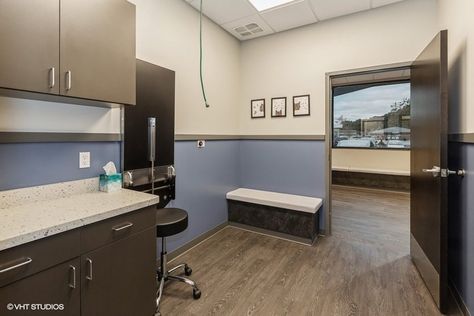 Veterinary Exam Room, Exam Room Design, Animal Shelter Design, Office Break Room, Shelter Design, Vet Clinics, Veterinary Clinic, Construction Design, Break Room