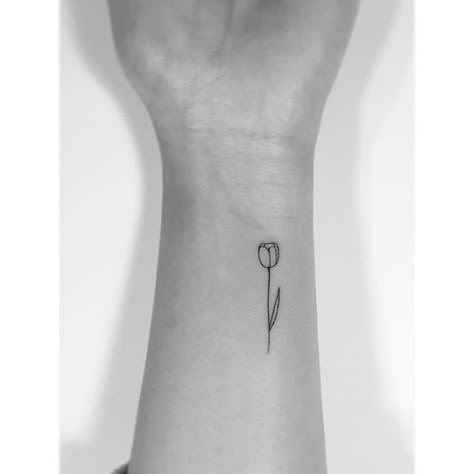 Dutch Tattoo, Little Rose Tattoos, Tulip Tattoo, Small Rose Tattoo, Inspiration Tattoos, Wrist Tattoos For Women, Dainty Tattoos, Little Tattoos, Simplistic Tattoos