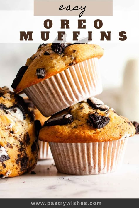 Two stacked Oreo muffins next to an Oreo muffin on its side. Oreo Muffins Recipe, Oreo Muffins, Muffin Ideas, Crumble Cookie Recipe, Fluffy Muffins, Crumble Cookie, Tin Recipes, Recipe Website, Muffins Recipes