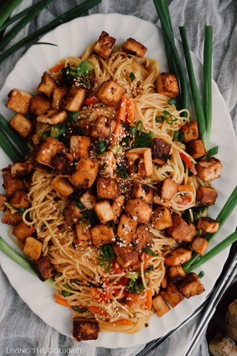 Honey Garlic Tofu, Garlic Tofu, Tofu Noodles, Honey Garlic Sauce, Food Savory, Tofu Recipes, Honey Garlic, Noodle Recipes, Easy Cooking