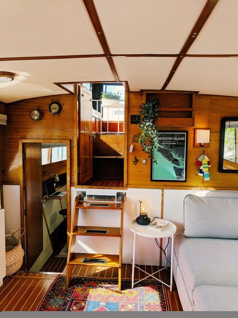 This Houseboat Has One of the Cutest Tiny House Kitchens: gallery image 4 Small Sailboat Interior, Sailboat Kitchen, Tiny House Kitchens, Small Houseboats, Houseboat Living, Sailboat Interior, House Boats, Living Room Images, Boat Ideas