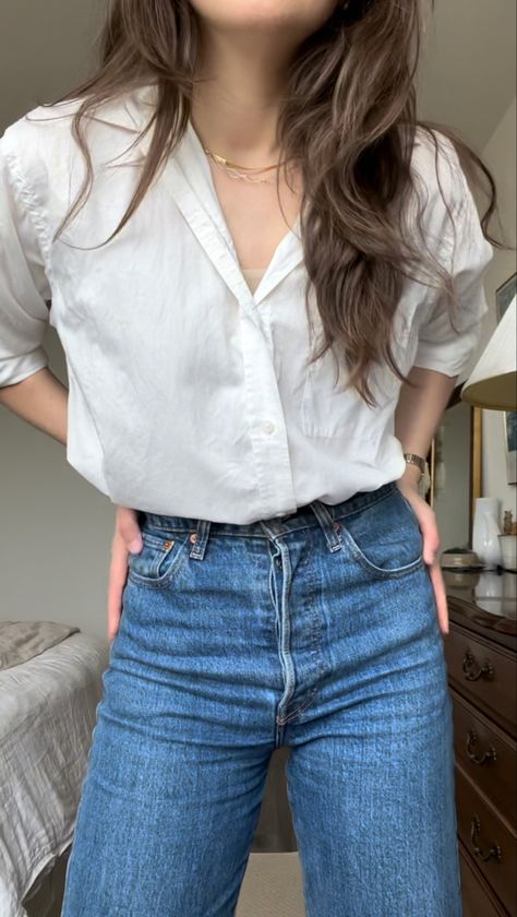 Female Button Up Outfits, Jeans And Button Up Shirt Women, Jean Button Up Shirt, Jean Fits, Emily Henry, Minimalism Style, Outfits For Fall, Artist Fashion, Jeans Outfit Summer