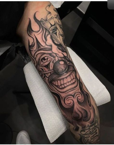 Chicano Arm Tattoo, Chicano Style Tattoo Design, Side Arm Tattoo Men, Upper Half Sleeve Tattoos, Money Bag Tattoo, Black And Gray Ink Tattoo, Side Arm Tattoos, Mens Body Tattoos, Dinosaur Tattoo