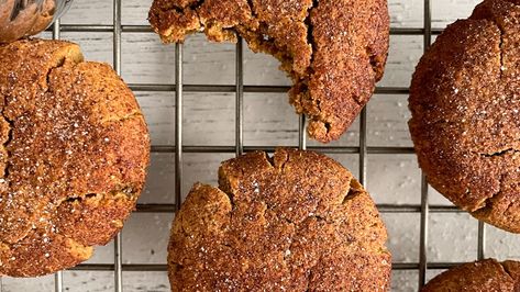 PROTEIN GINGERSNAP COOKIES Pumpkin Gingersnap Cookies, Healthy Gingersnap Cookies, Spicy Gingersnap Cookies, Protein Gingerbread Cookies, Vegan Ginger Snap Cookies, Gingersnap Cookies, Cookie Do, Ginger Snap Cookies, Protein Cookies