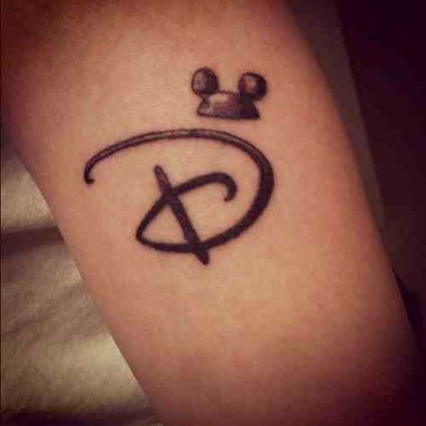 Disney 'D' tattoo..I want this but instead of Mickey's ears, I want Eeyore's tail coming off of the bottom. Disney Henna, The Letter D, D Tattoo, Disney Tattoo, Tattoo Feminina, Cartoon Tattoos, Henna Tattoo Designs, Disney Tattoos, Letter D